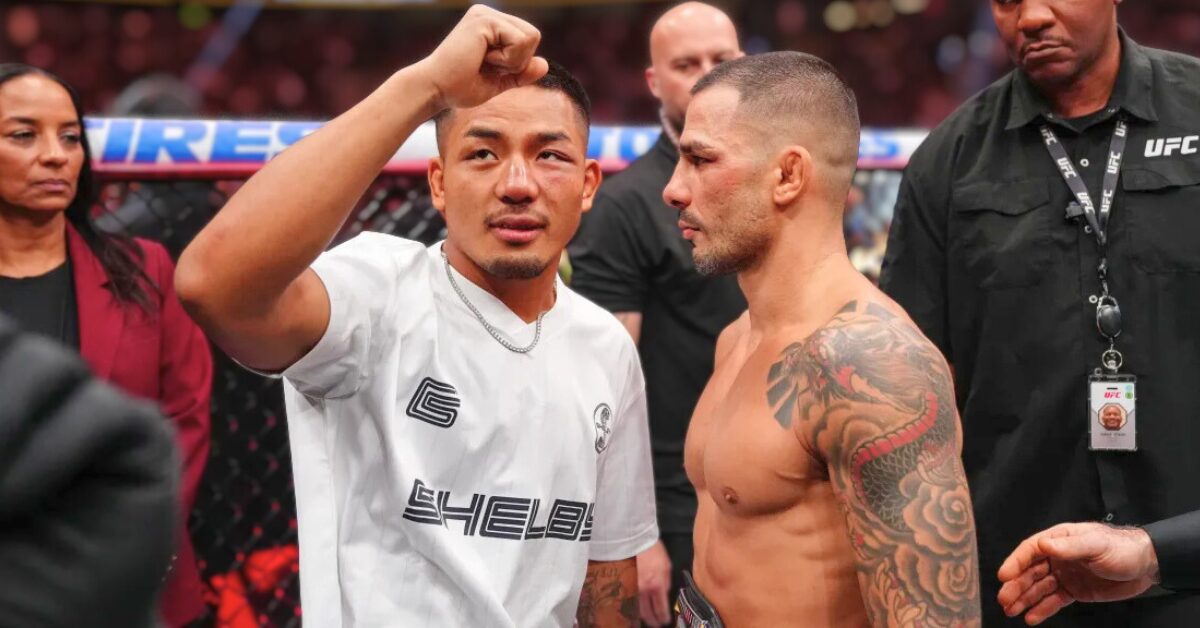 Lutadores do UFC Joshua Van e Alexandre Pantoja se encaram no octógono após a luta, com Van de punho erguido.